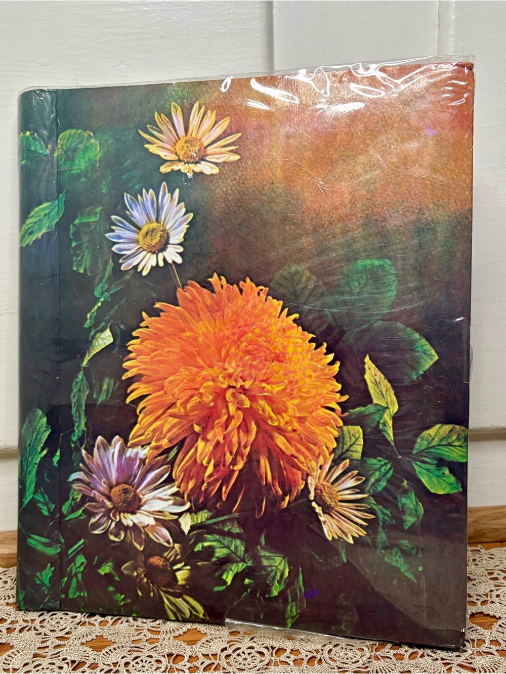 Vintage 70s Daisy Chrysanthemum Realistic Floral Photo Album New